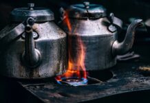 Czy skrzynka gazowa może być obok elektrycznej?