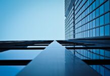 Czym zasłonić okna z zewnątrz? Czym zasłonić okna z zewnątrz?